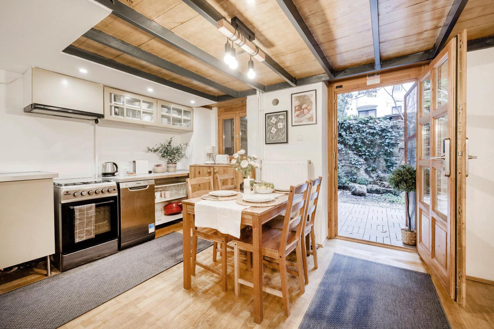 בודפשט Wellness Wonderland: Garden, Sauna, Jacuzzi In Cbd מראה חיצוני תמונה