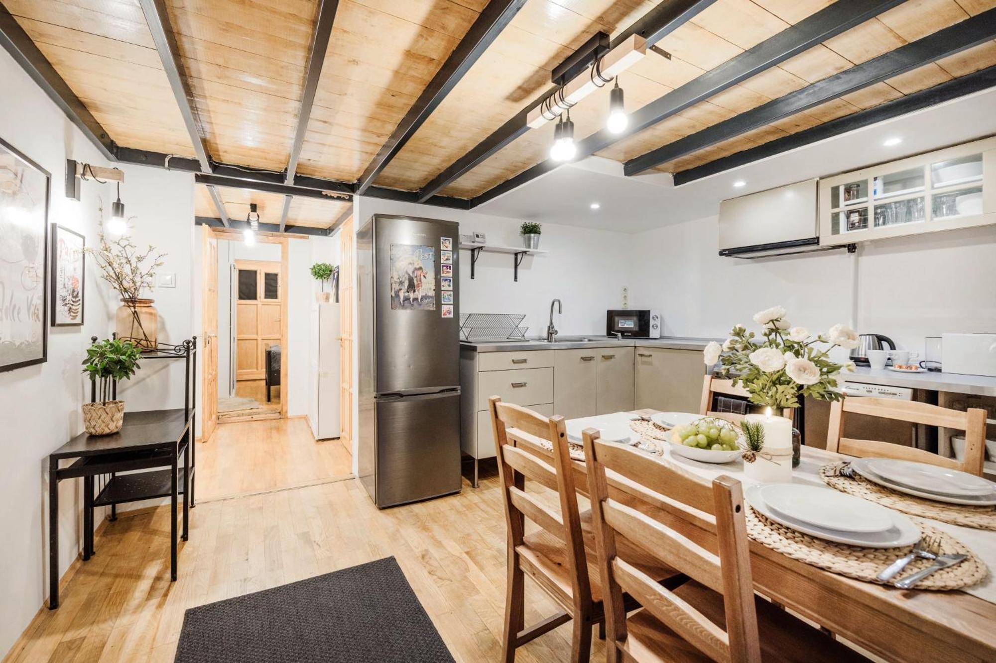 בודפשט Wellness Wonderland: Garden, Sauna, Jacuzzi In Cbd מראה חיצוני תמונה
