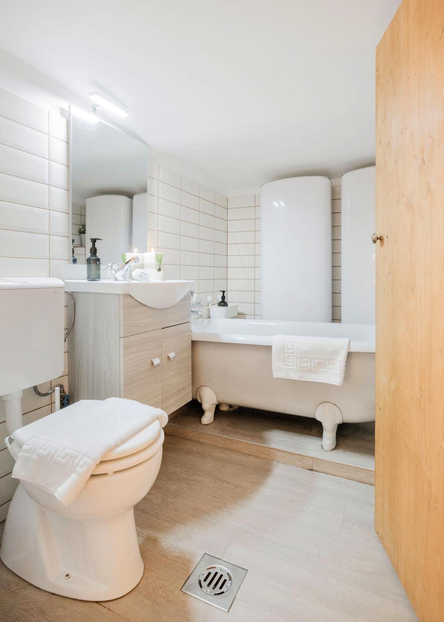 בודפשט Wellness Wonderland: Garden, Sauna, Jacuzzi In Cbd מראה חיצוני תמונה