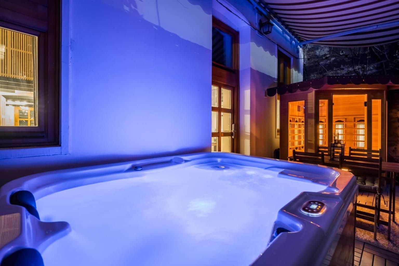 בודפשט Wellness Wonderland: Garden, Sauna, Jacuzzi In Cbd מראה חיצוני תמונה