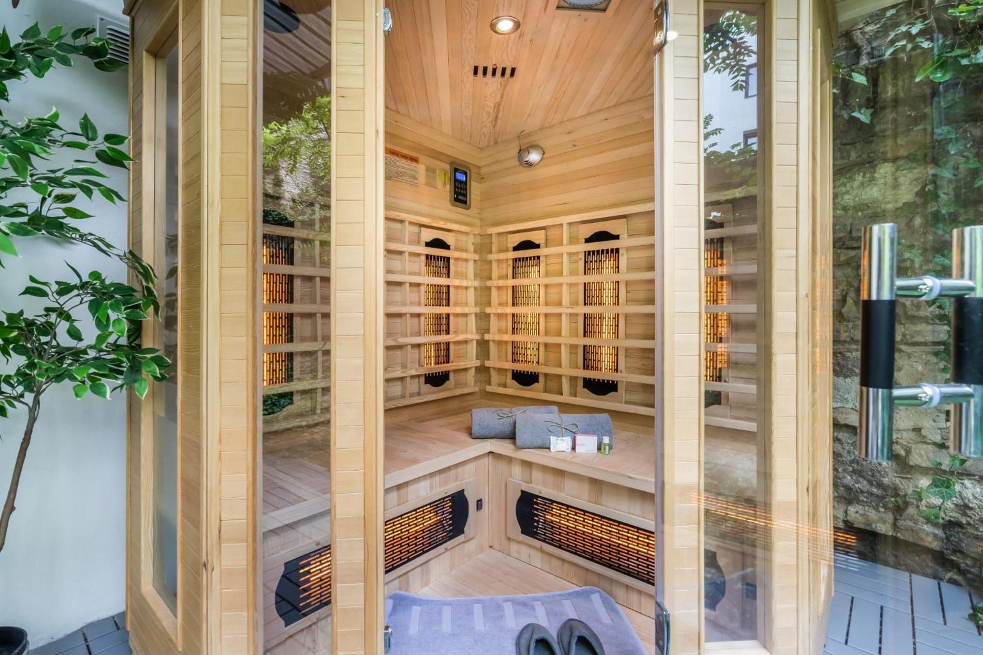 בודפשט Wellness Wonderland: Garden, Sauna, Jacuzzi In Cbd מראה חיצוני תמונה