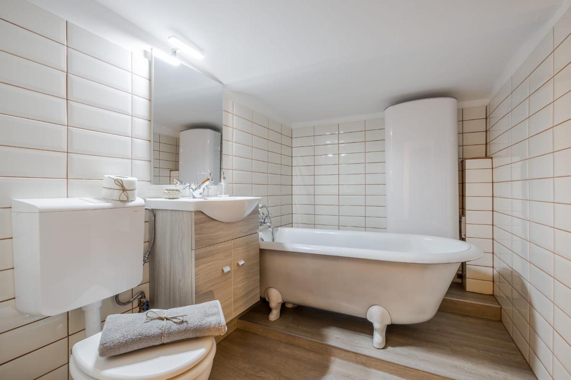 בודפשט Wellness Wonderland: Garden, Sauna, Jacuzzi In Cbd מראה חיצוני תמונה